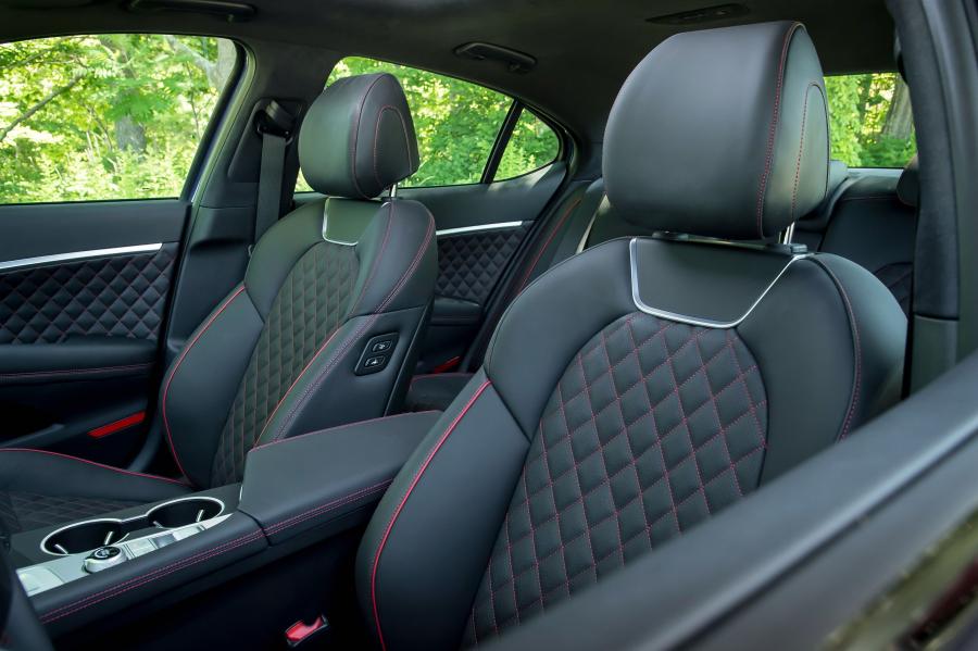 Интерьер Genesis G70 3.3T 2018 года  (NA) (фото 27 из 42)